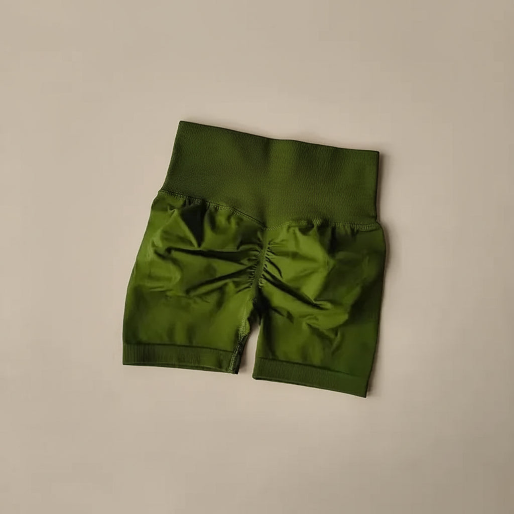 Bella — Ribbed scrunch shorts