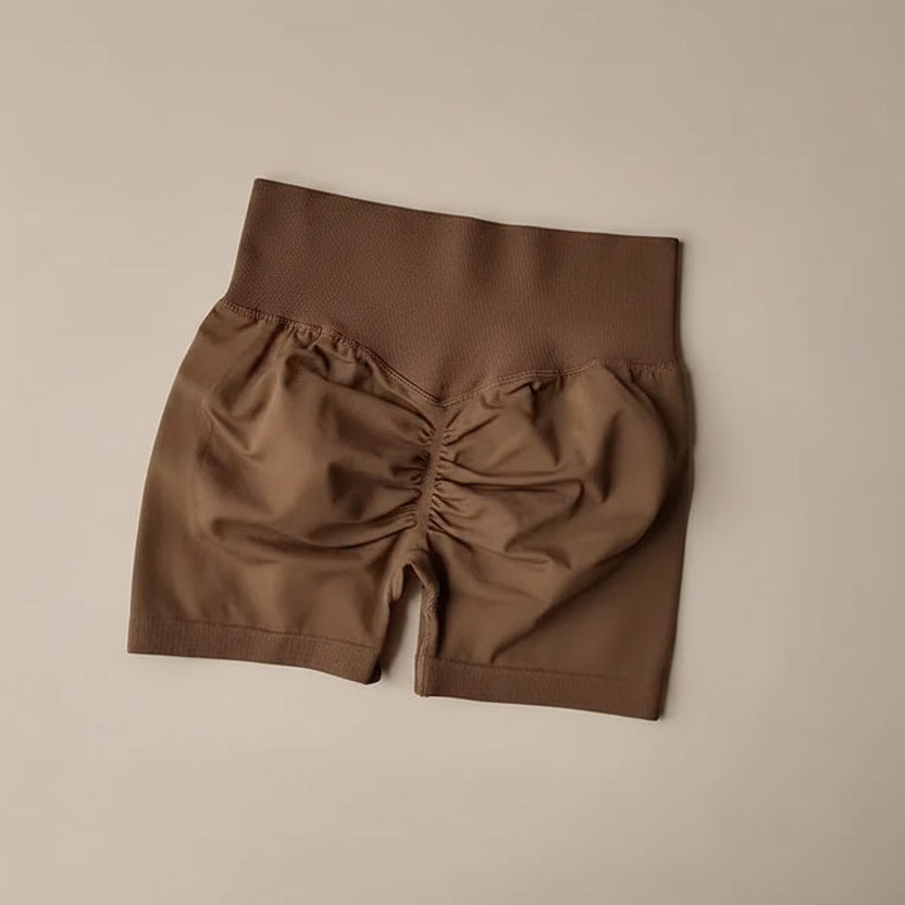 Bella — Ribbed scrunch shorts