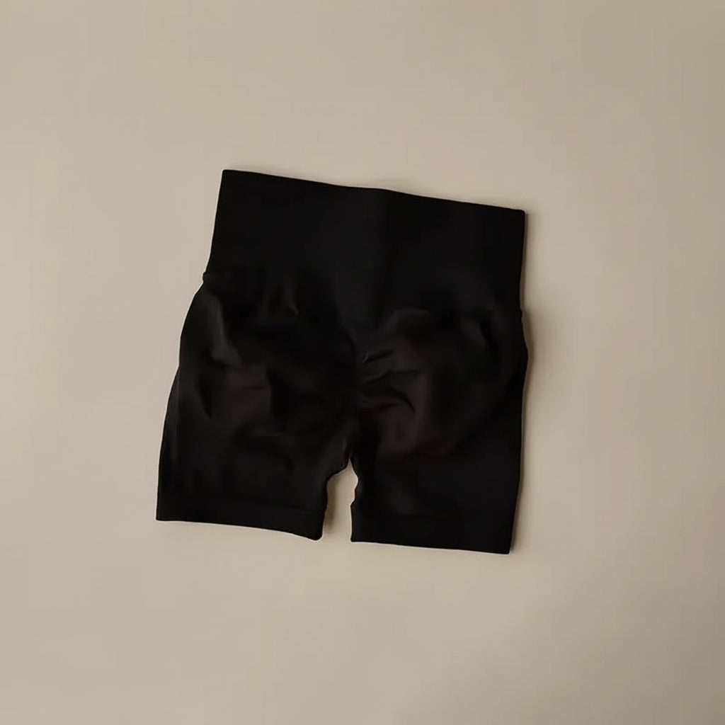 Bella — Ribbed scrunch shorts