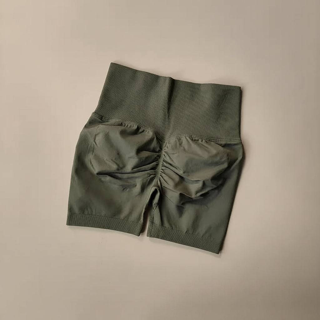 Bella — Ribbed scrunch shorts